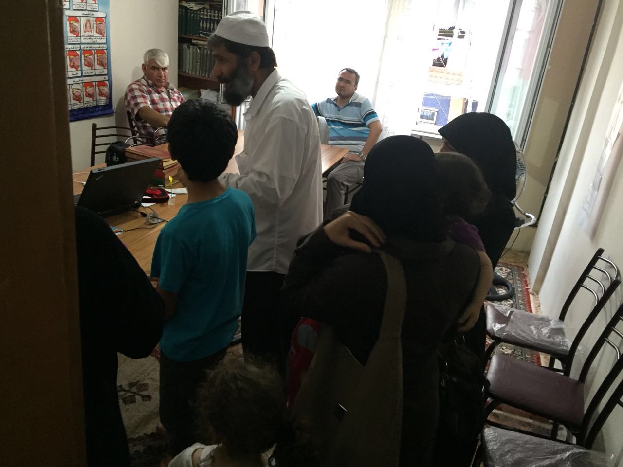 BAYRAMLIKLAR VE GIDA DA�ITIMI YAPILDI